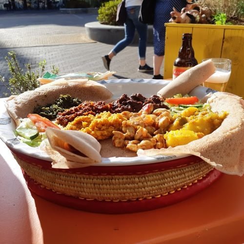 Afrikaans-Restaurant-Seni_477282de491534ff2ffefd6f6f139d81